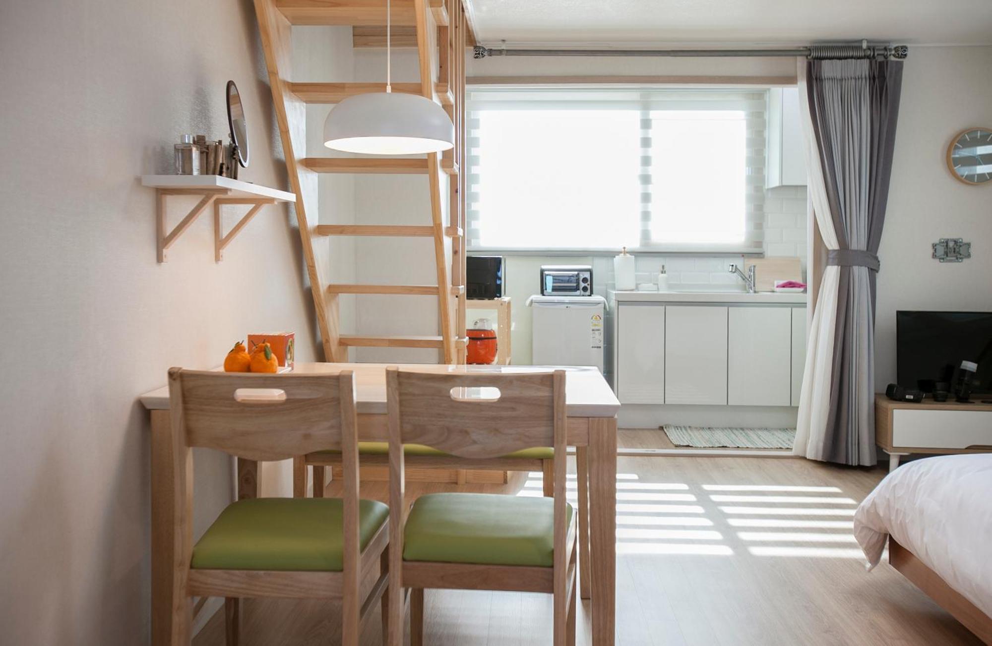Jeju Aria Pension Экстерьер фото
