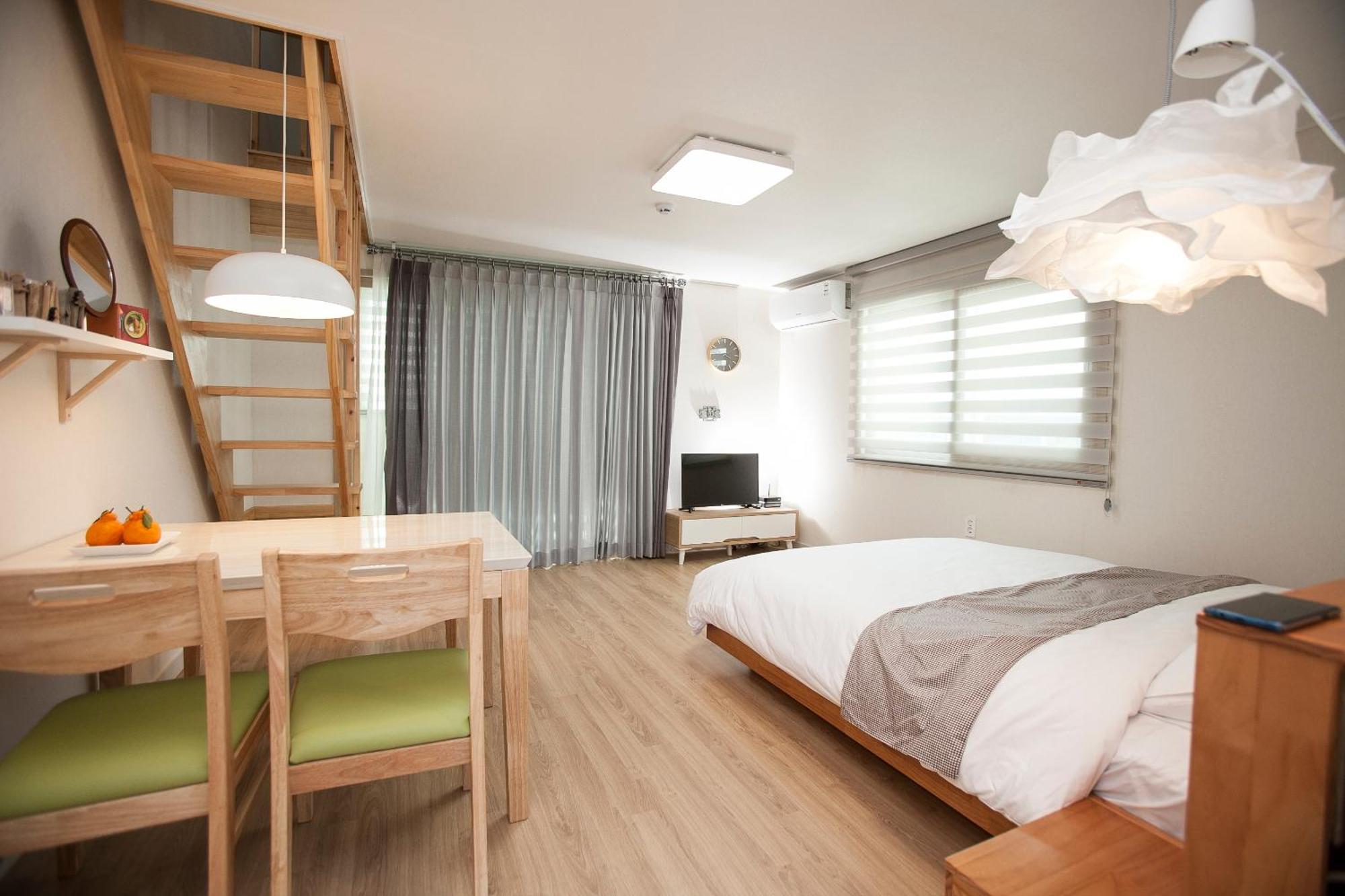 Jeju Aria Pension Экстерьер фото